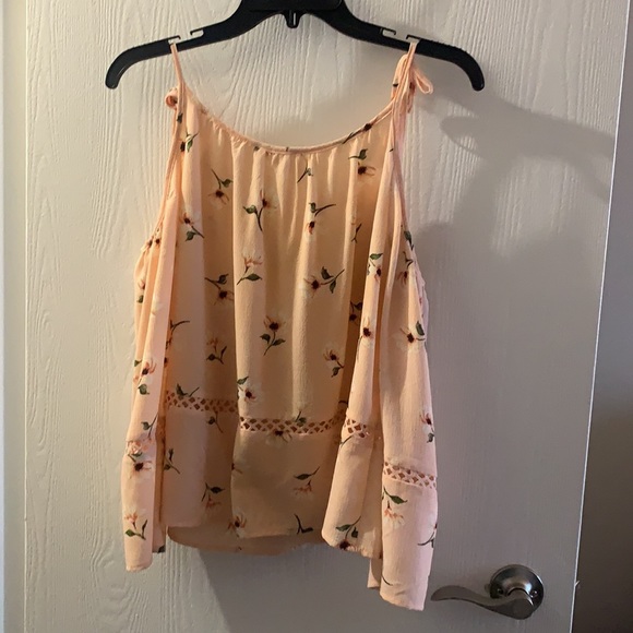 Peach colored open shoulder blouse - Picture 2 of 3